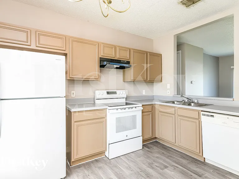 702 Cotulla Dr — Photo 8