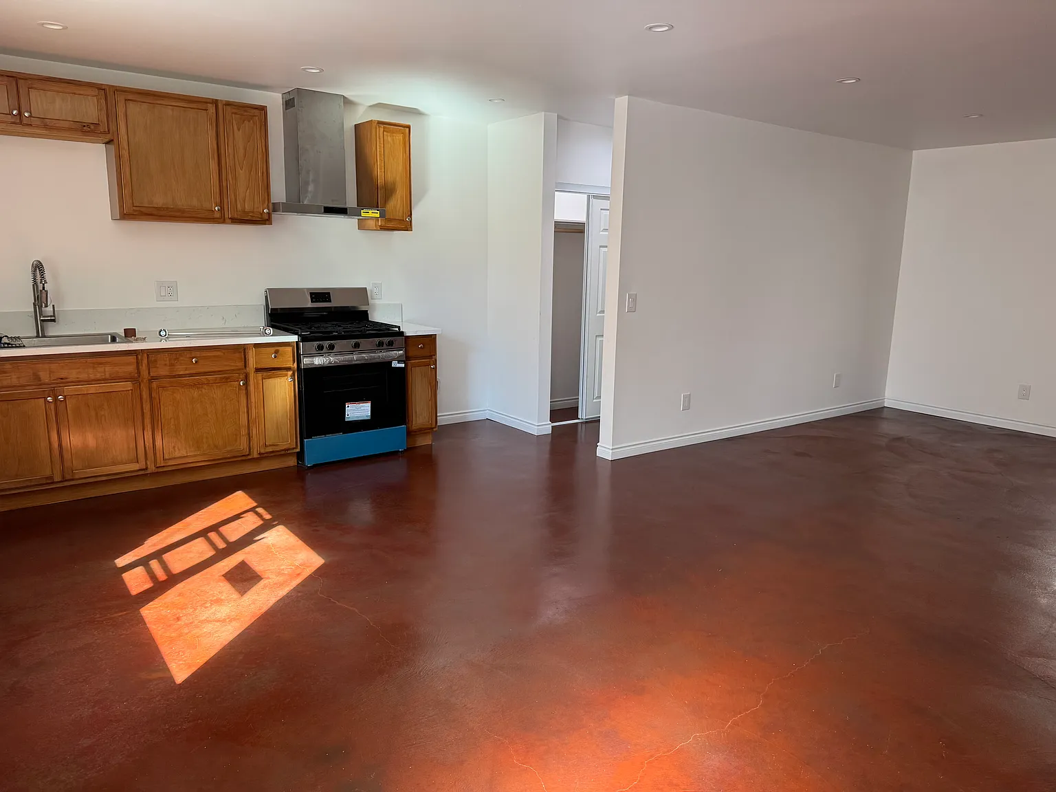 Studio, 560 sqft, $1,650 — Photo 4