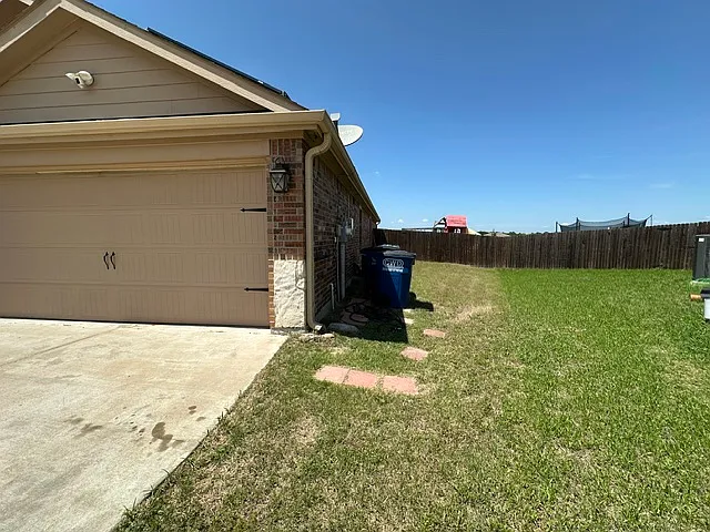 1202 Meadow Wood Ct — Photo 3