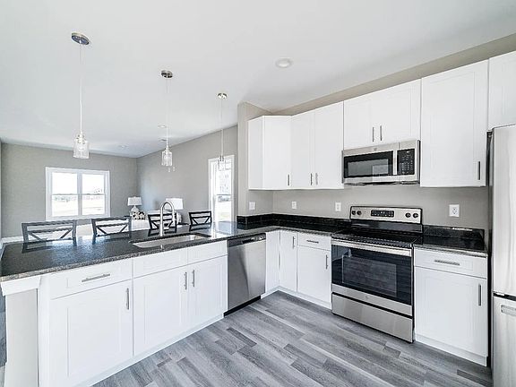 2nd image of 125 Melissa Ln #1