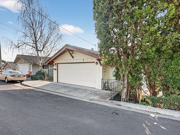 4th image of 16605 Rolando Ave