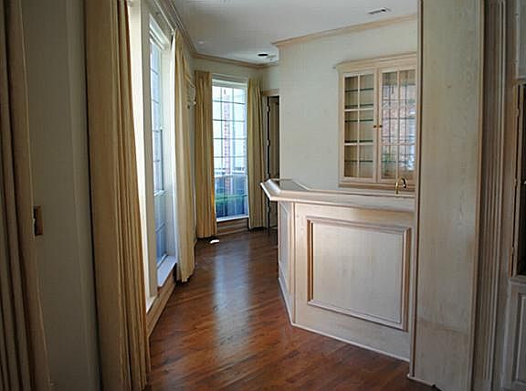 5th image of 4540 Glenville Dr