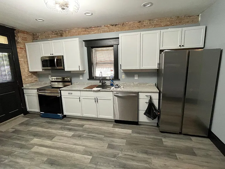 272 S Green St — Photo 5