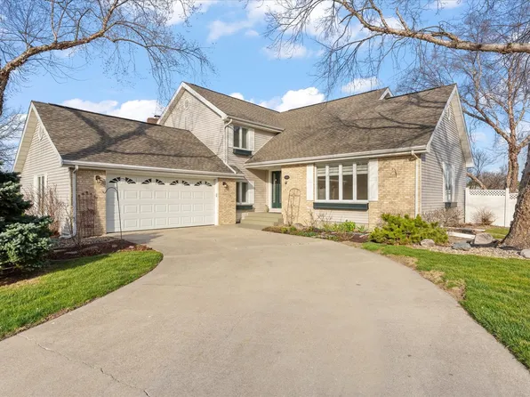 2501 Cherry Hills Dr, Champaign, IL 61822