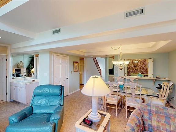 4th image of 8032 Glen Abbey Cir