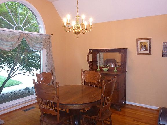 4th image of 8314 Hertford Dr