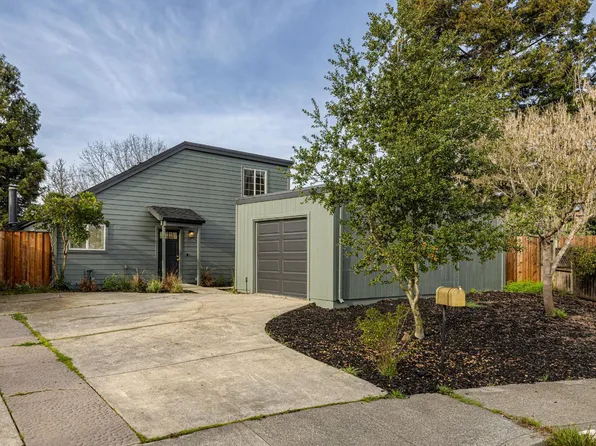 125 Saratoga Ct, Petaluma, CA 94954