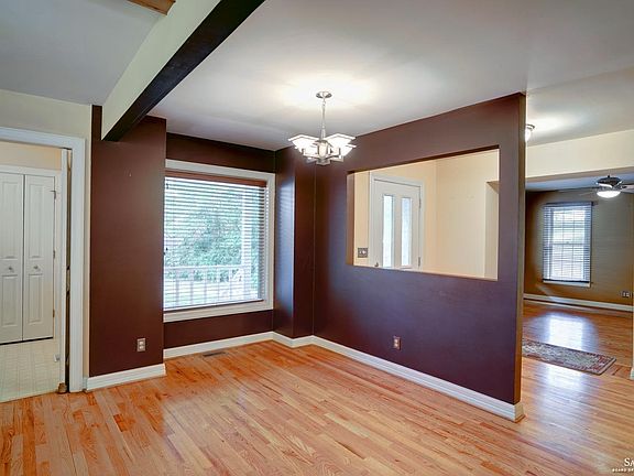 3rd image of 115 W Lake Dr