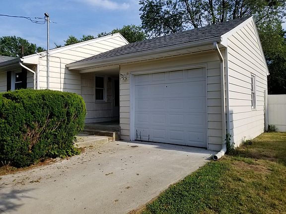 1 car Garage, plus driveway parking