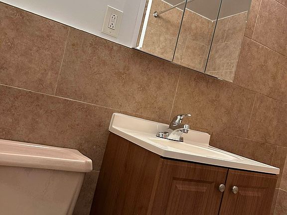 4th image of 307 E 89th St APT 1D
