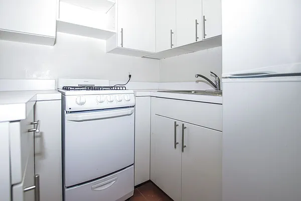 Rented by Avenues Real Estate | media 3