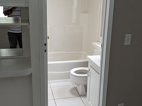 4th image of 7000 N Main St #16597210