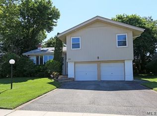 20 Friendly Ln, Jericho, NY 11753