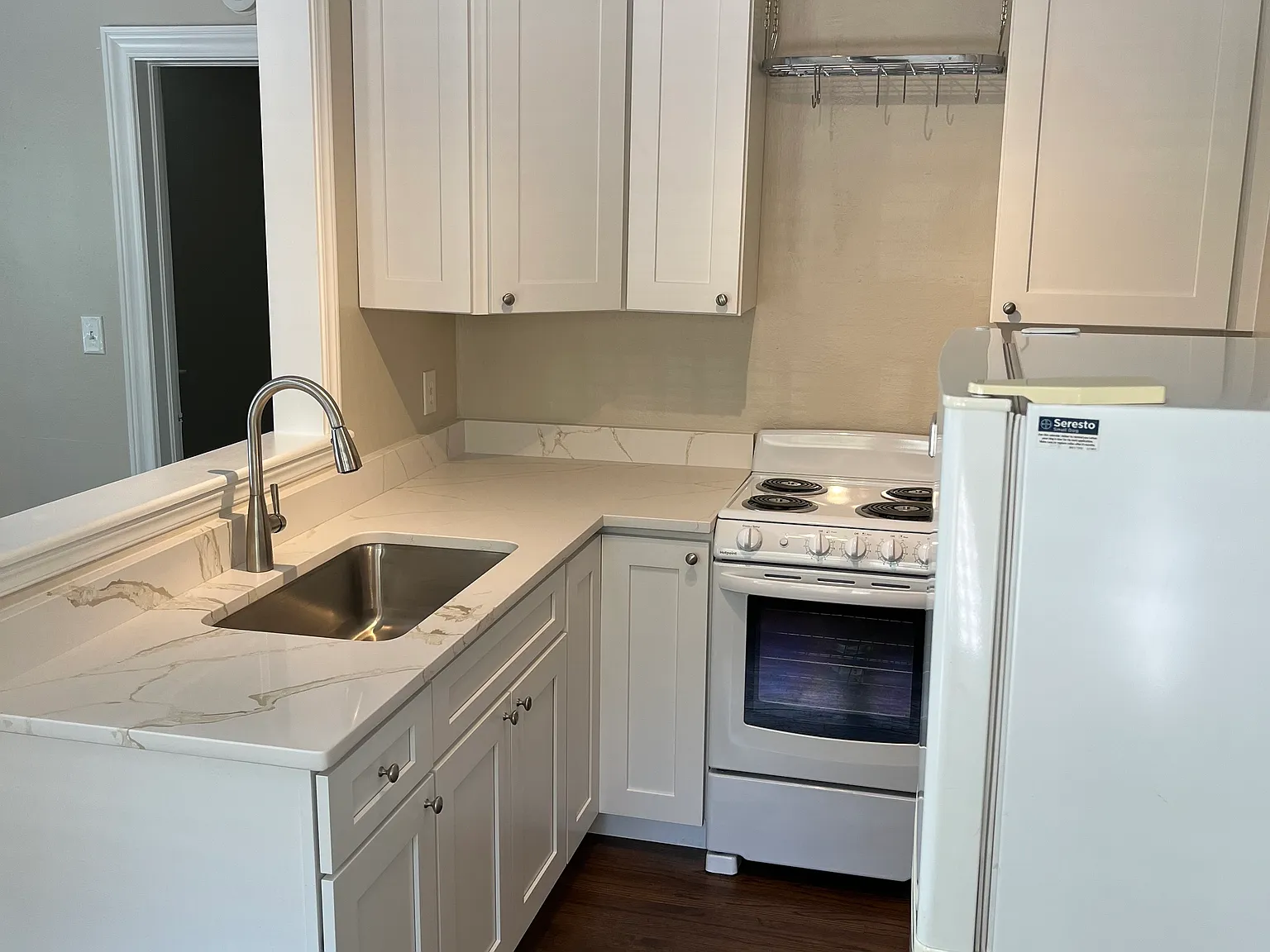 1 bed, 500 sqft, $1,300 — Photo 2