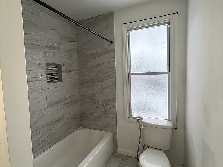 1222 Rowley Ave — Photo 13