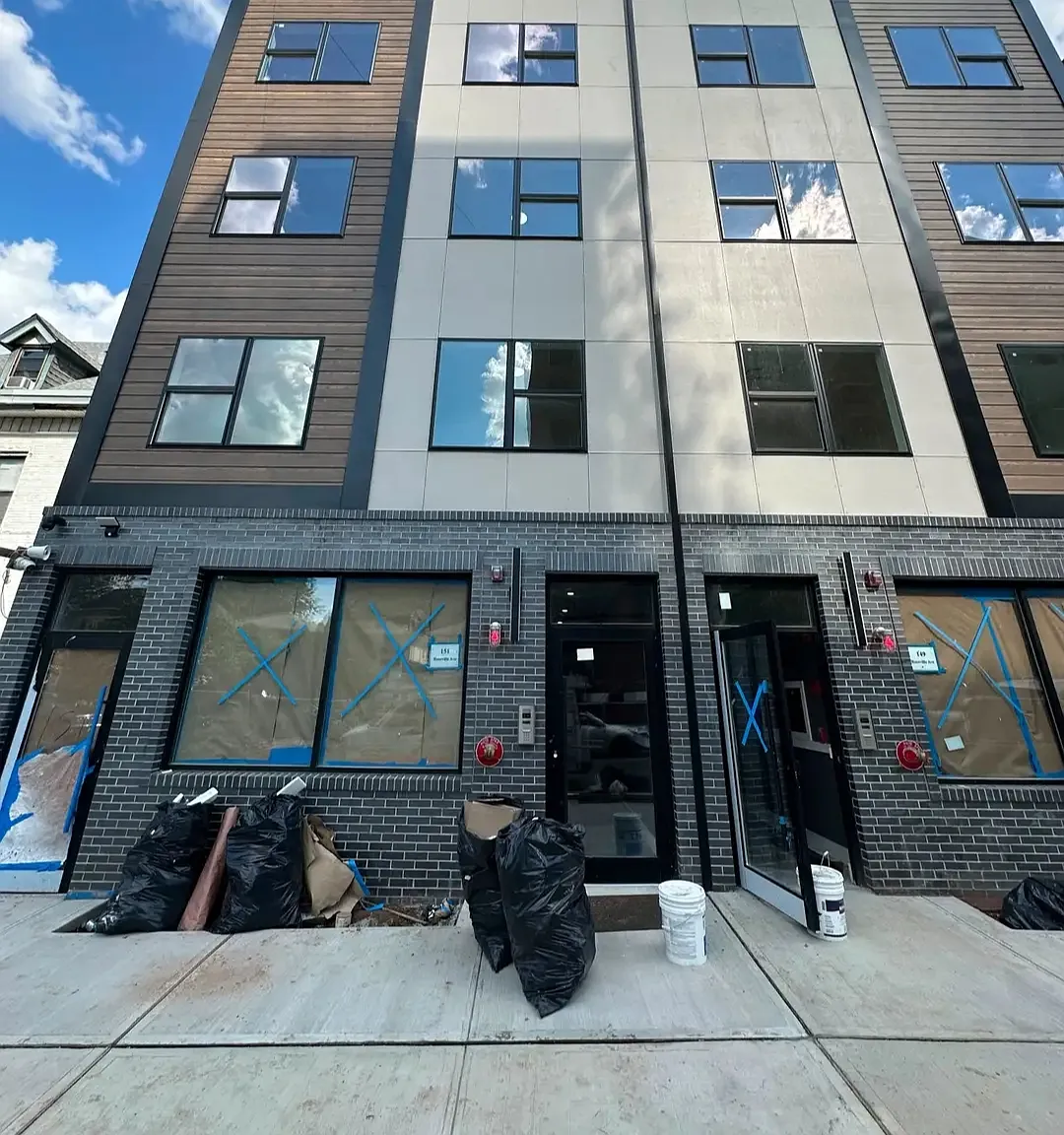 4 bed, $3,050 — Photo 1