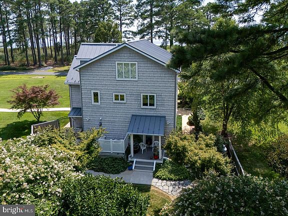 3rd image of 3113 Bay View Dr
