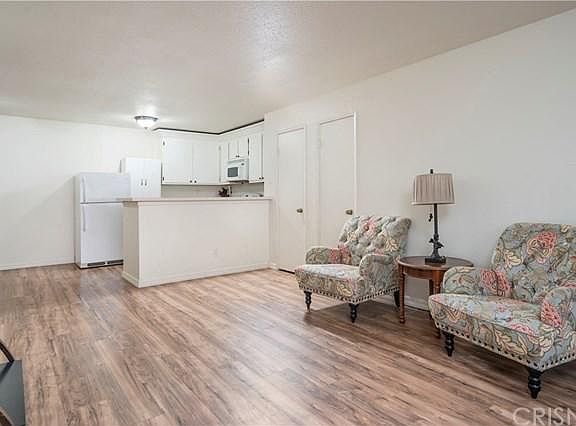4th image of 25003 Peachland Ave Unit 114