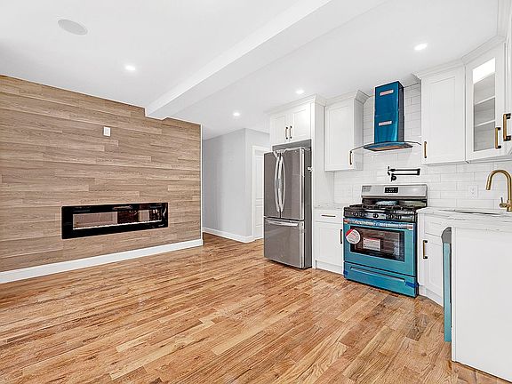 2nd image of 9725 Avenue L