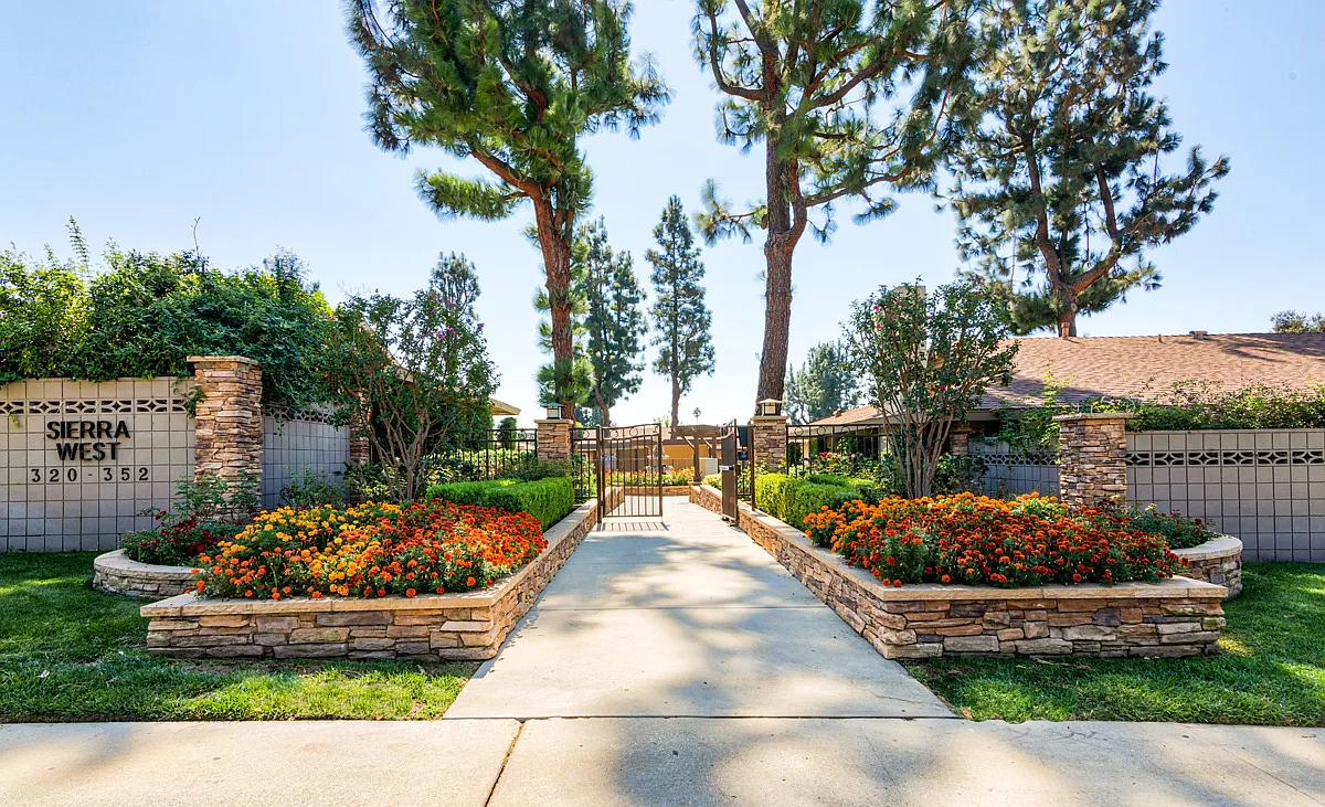 Sierra West — Photo 1