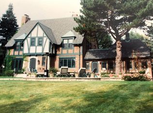 13215 N Green Bay Rd, Mequon, WI 53097