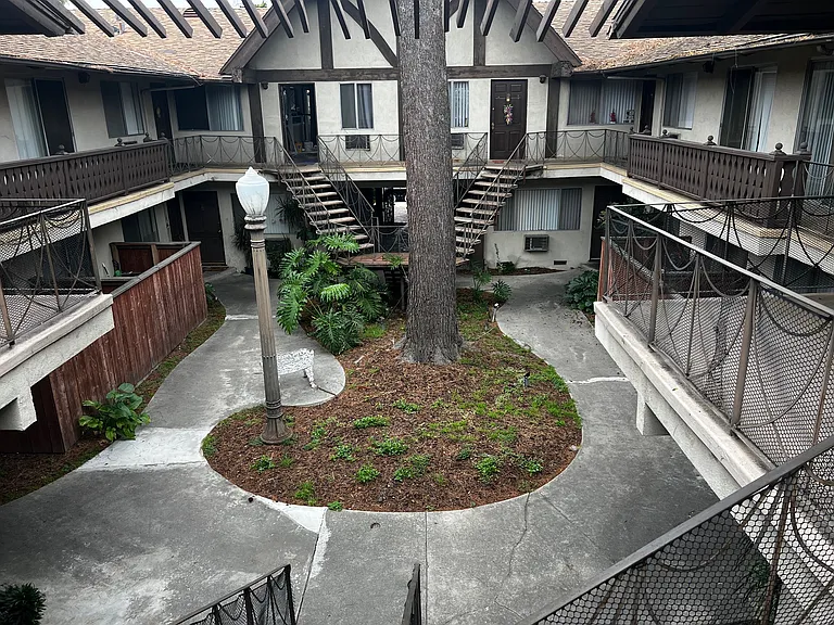 Northridge House — Photo 1