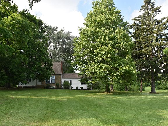 Serene, Sunny and Secluded 1 + acre lot