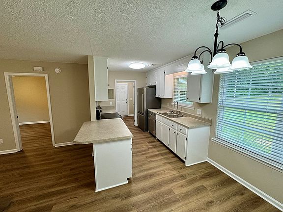 3rd image of 118 Emerald Ct