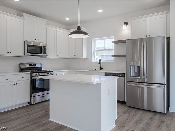 4th image of 756 Hampshire Ct