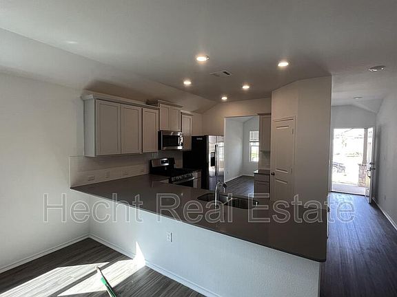 4th image of 283 Silver Glen Dr #1