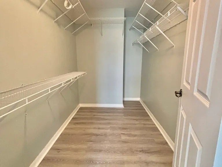 1405 Trafalgar Pkwy — Photo 30