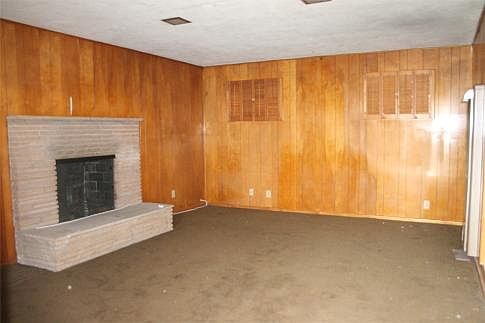 5th image of 944 E 118th St