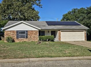 1713 Spring Branch Dr, Cleburne, TX 76033