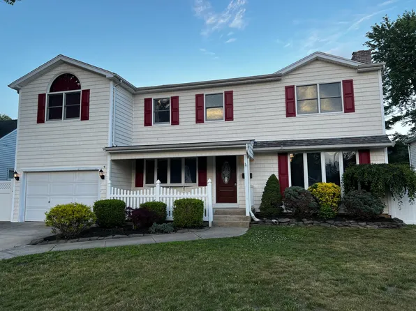 63 1st Ave, Massapequa Park, NY 11762