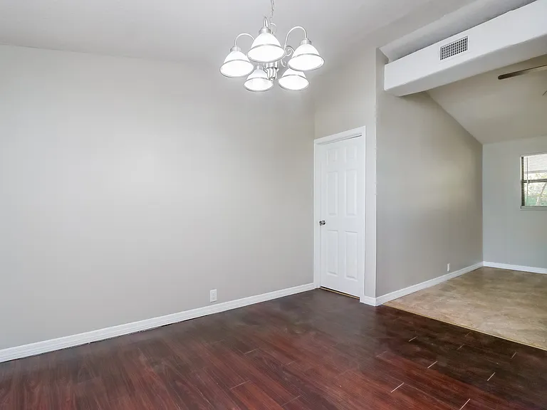 2603 Martha Ln — Photo 9