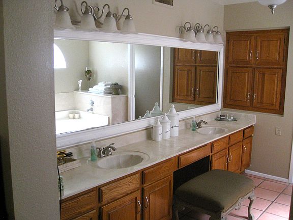 Dual Sink w/ Vanity in MB