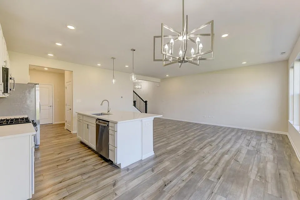 3 bed, 1767 sqft, $2,300 — Photo 3