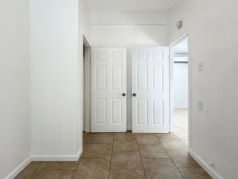 2657 E Monroe St — Photo 8