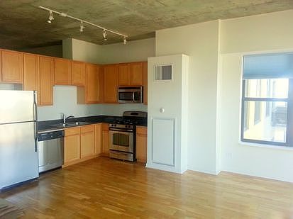4th image of 1122 W Catalpa Ave APT 805