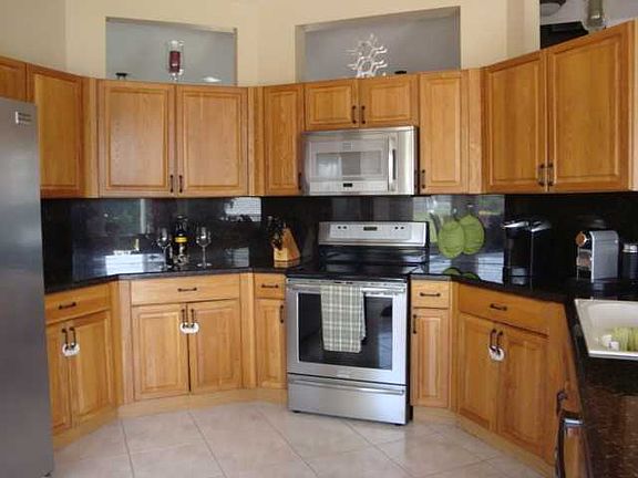 3rd image of 3943 Westchester Way