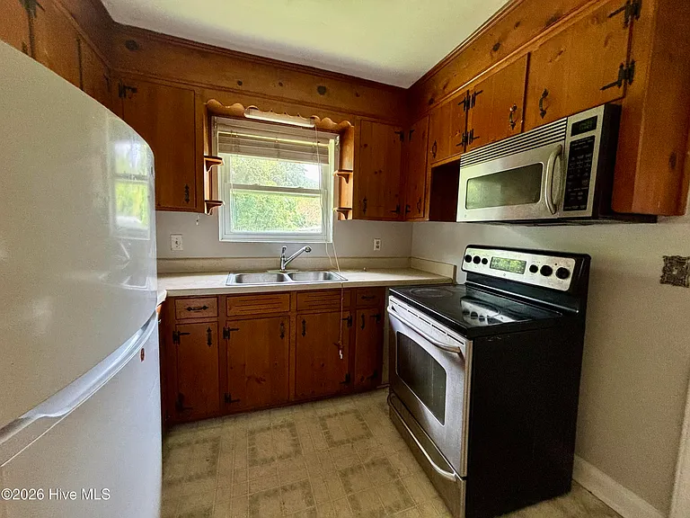 2020 Garr Dr — Photo 8