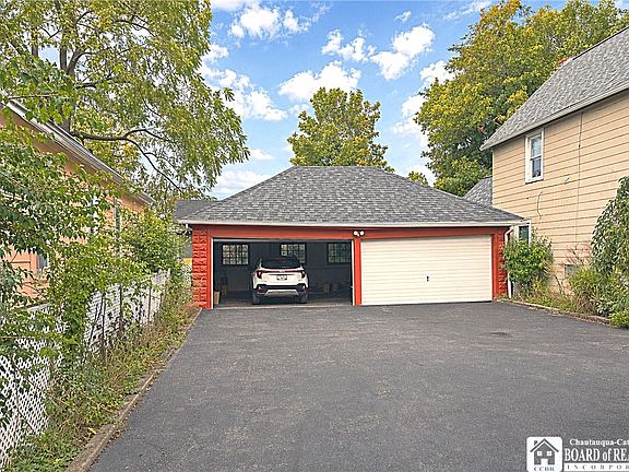 4th image of 200 Bird Ave