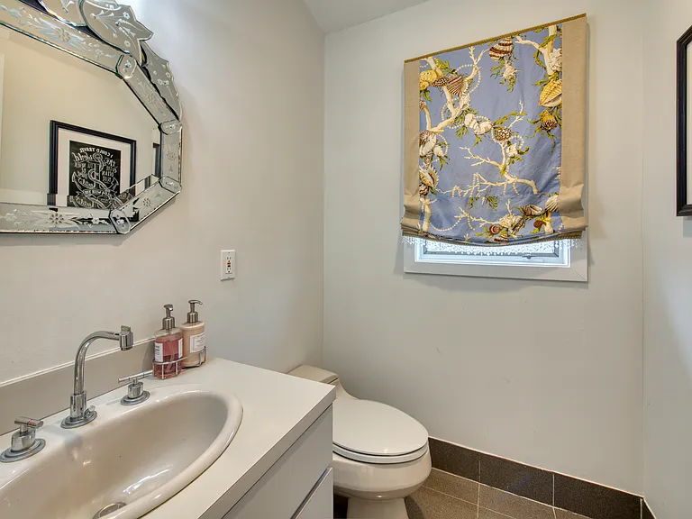 24 Seaside Ave — Photo 18