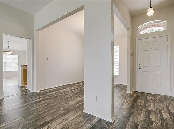 3rd image of 3107 Creek Hollow Dr
