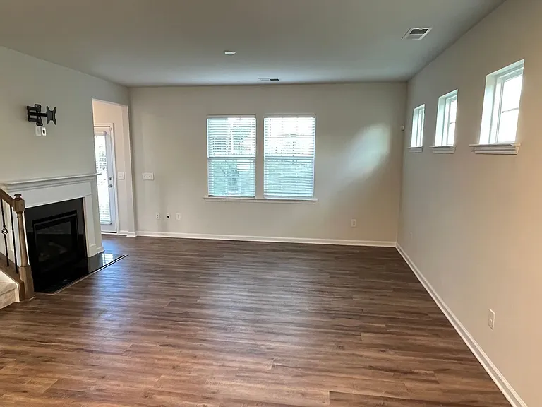 1037 Bunker Hill Rd — Photo 8