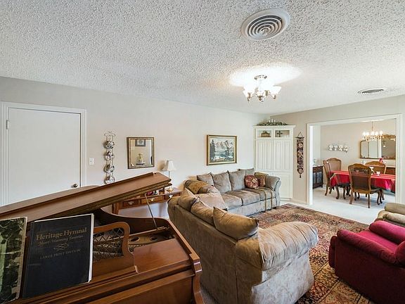 5th image of 615 Taylor St