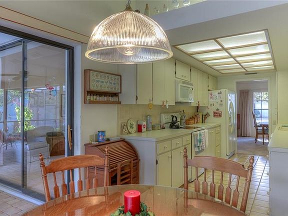 5th image of 8688 Ashbury Dr