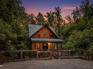 349 Wiley Oakley Dr, Gatlinburg, TN 37738