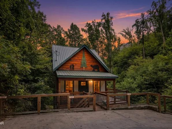349 Wiley Oakley Dr, Gatlinburg, TN 37738