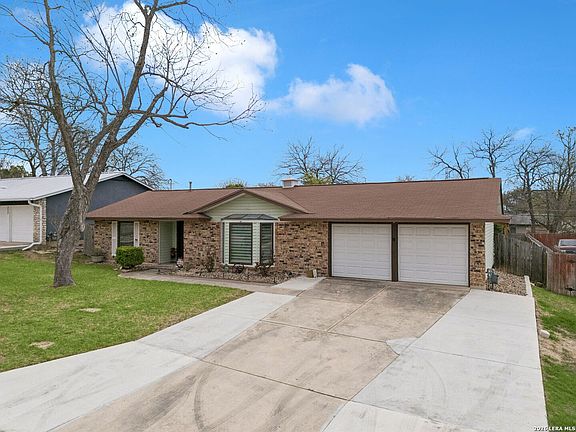 3rd image of 218 Whispering Oaks